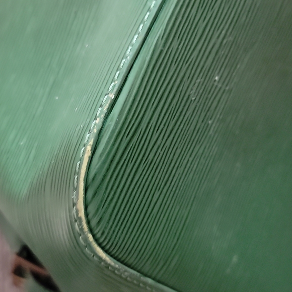 Authentic Louis Vuitton Green Noe MM - Picture 8 of 10